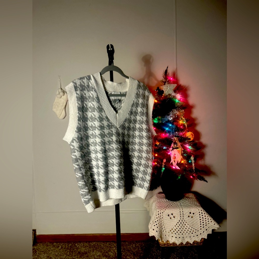 Pink Rose Small Grey Chevron Sweater Vest